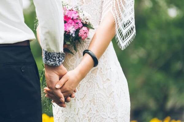 Was schenkt man seiner Frau zum Hochzeitstag?